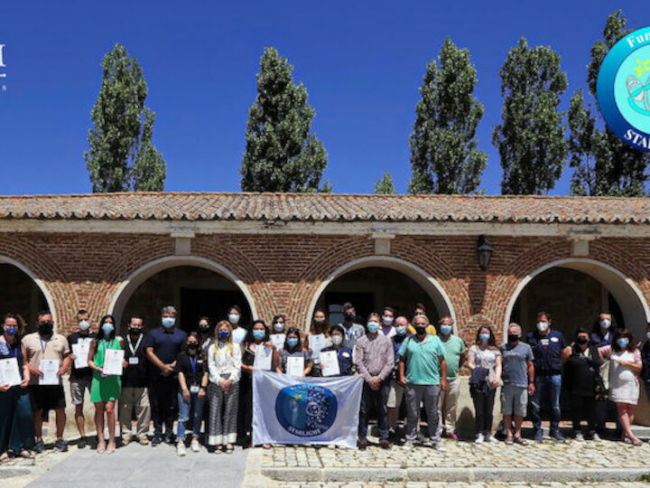 A new course qualifies thirty Starlight Monitors in the province of vila