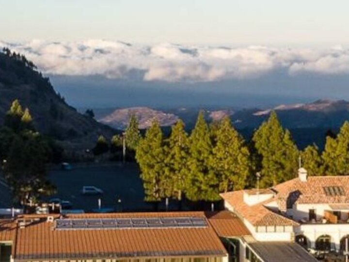 Parador Cruz de Tejeda a Starlight accommodation above the clouds